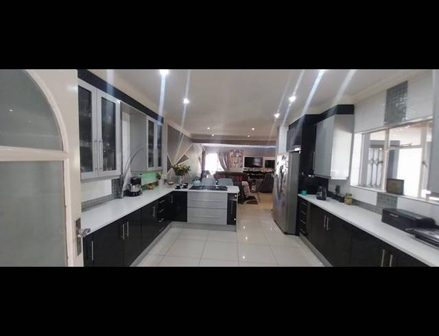 3 BEDROOM HOUSE FOR SALE IN SUNNYRIDGE